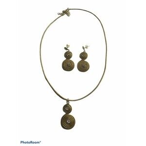 Gold Wire Necklace and Earrings